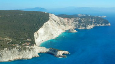 Lefkada - Plajlar dik kayalıklar ve turkuaz sularıyla tanınıyor