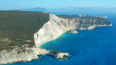 Lefkada - Plajlar dik kayalıklar ve turkuaz sularıyla tanınıyor
