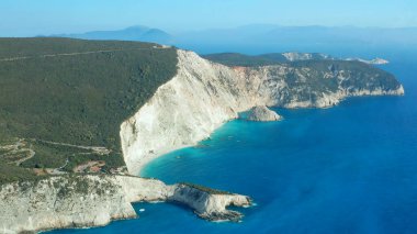 Lefkada - Plajlar dik kayalıklar ve turkuaz sularıyla tanınıyor
