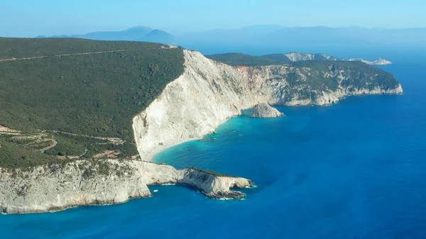 Λευκάδα Παραλίες Διακρίνονται Για Τους Απόκρημνους Βράχους Και Γαλαζοπράσινα Νερά — Φωτογραφία Αρχείου