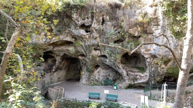 Duden Şelaleleri - Antalya ilinin Antalya ilçesinde bir şelale şelalesi