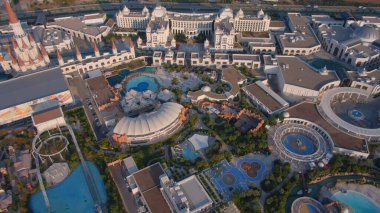 Efsaneler Diyarı eğlence parkı, Türkiye ve Antalya