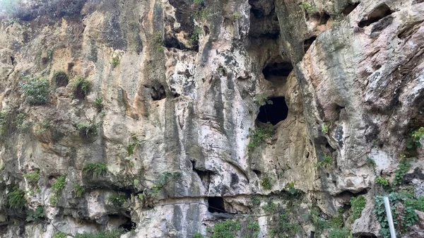 Duden Şelaleleri - Antalya ilinin Antalya ilçesinde bir şelale şelalesi