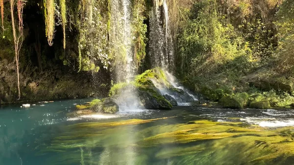 Duden Şelaleleri - Antalya ilinin Antalya ilçesinde bir şelale şelalesi