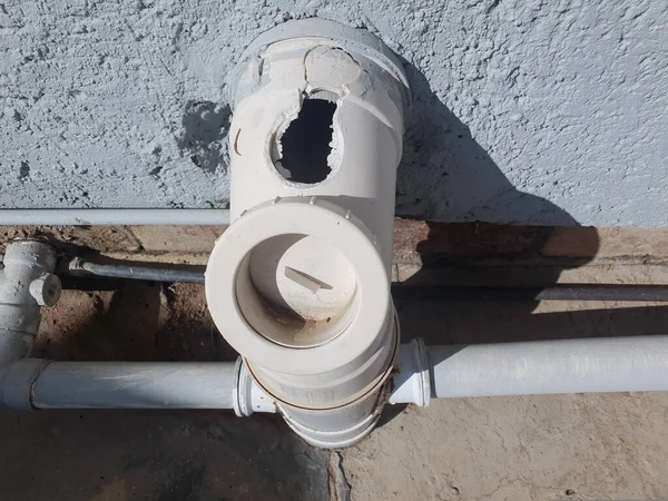 Gros Plan Sur Tuyau Ventilation Cassé Avec Trou Extérieur Relié — Photo