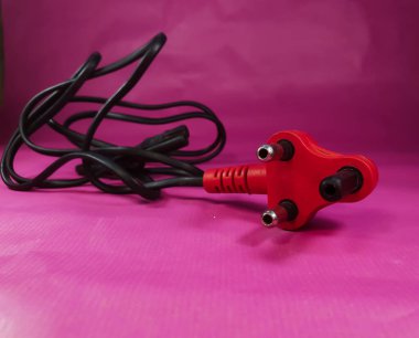 Güney Afrika 'nın üç noktalı fişini ve kabloyu morumsu kağıtta kaybederiz.