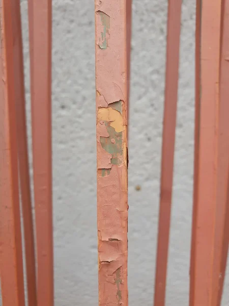 Vertical Close Dry Old Paint Peeling Metal Bars Old Uninstalled — Stock Photo, Image