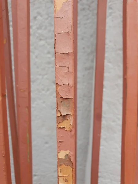 Vertical Close Dry Old Paint Peeling Metal Bars Old Uninstalled — Stock Photo, Image