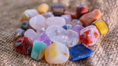 Toptan kristal mineral taşları.