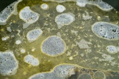 Yemeğin başında yağsız et suyu.