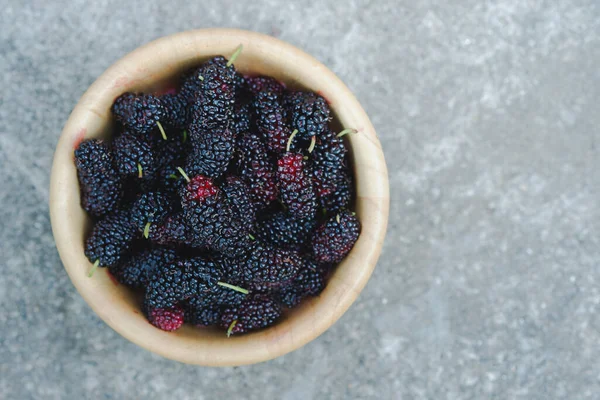 Black Mulberry Wooden Cup Cement Floor Healthy Berry Sweet Sour — Foto de Stock