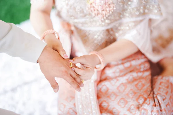 Bride Wearing Wedding Ring Groom Wedding Thailand — Stockfoto