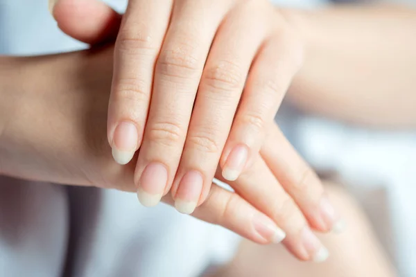 Close Van Gezonde Vrouwelijke Nagels Nagel Gezondheidszorg Concept — Stockfoto