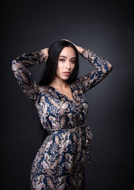 Esmer kadın model. Yakın plan.