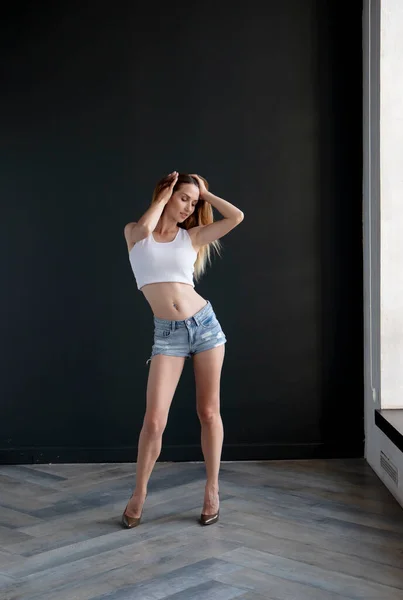 Female Model Posing Studio Indoors — Stock Photo, Image