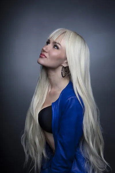 Mooie Blonde Vrouw Met Lang Blond Haar Studio Opname — Stockfoto