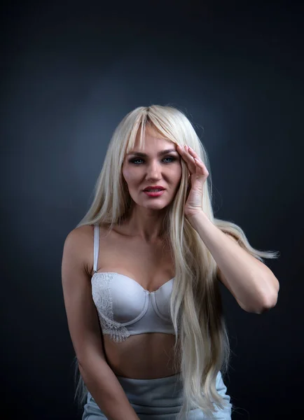 Modieuze Foto Van Jonge Blonde Vrouw Dragen Witte Lingerie — Stockfoto