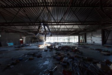 Savaş sonucu Bucha kasabasındaki bina hasar gördü.