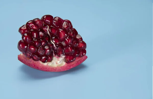 Close Sliced Piece Pomegranate Light Blue Background — Stock Photo, Image