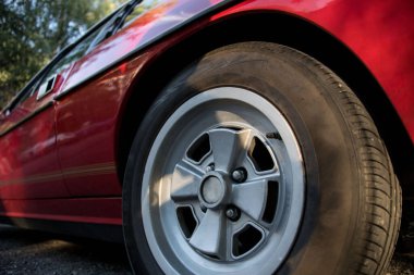 Sudaki anıt kilise kulesi - Graun Italy South Tyrol Reschensee lago resia