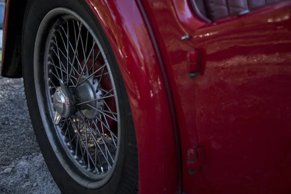 Partial View Back Fender Red Vintage Car Spoke Wheel — Stock Photo, Image