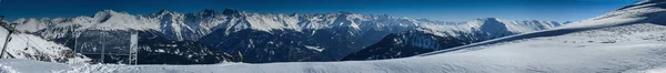 Impressionnant Pont Suspendu Piétonnier Traverse Une Vallée Profonde Route — Photo