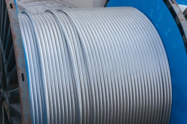 Büyük rulo gümüş metal güç kabloları
