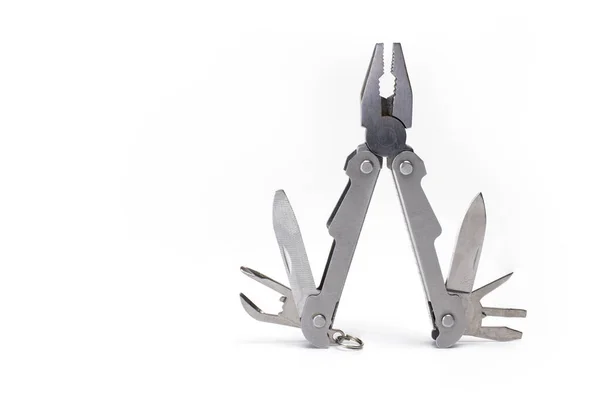 Zamknij Otwarte Metalowe Multitool Szczypcami Śrubokręt Nóż Otwieracz Puszki Izolowane — Zdjęcie stockowe