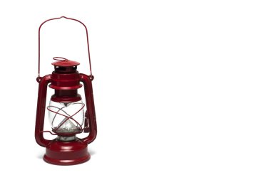 Kırmızı vintage kamp lambası, enerji tasarrufu LED ve beyaz arka planda durmak ya da tutunmak için geniş parantez ile kapatın