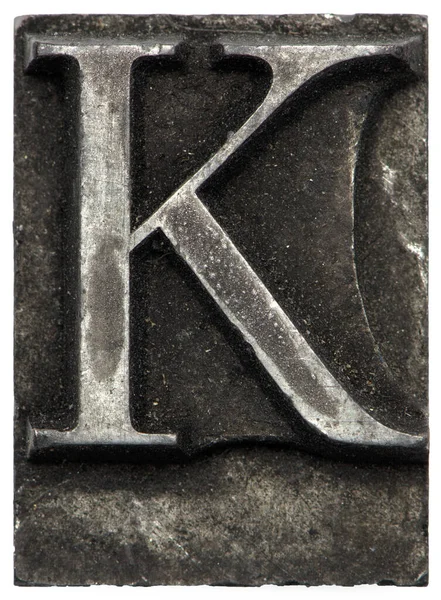 大写字母K铅字印刷厂在白色背景下的缩印 — 图库照片