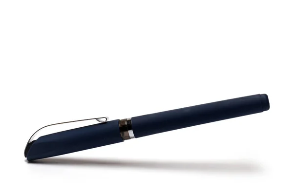 Nahaufnahme Eines Dunkelblauen Hochwertigen Kugelschreibers Mit Geschlossener Kappe Und Silbernem — Stockfoto