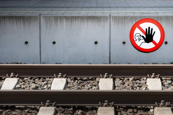 Side Platform Railroad Track Clearly Visible Stop Danger Sign Calling — Stockfoto