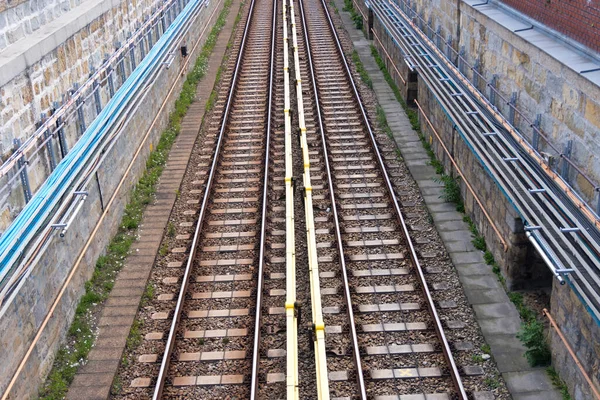 Dois Trilhos Metrô Metrô Ferroviário Paralelo Superfície Como Conceito Para — Fotografia de Stock