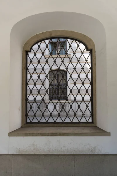 Close Barred Old Window Which Historical Facade Old Building Vienna — Stock Fotó