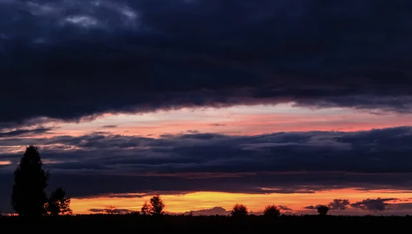 Sunset Dramatic Sky Clouds Blue Red Sky Silhouettes Small Trees — Stock Photo, Image