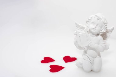 Üç kalpli melek seramik