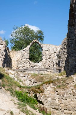 Koknese kasabasındaki şato harabeleri