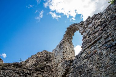 Koknese kasabasındaki şato harabeleri