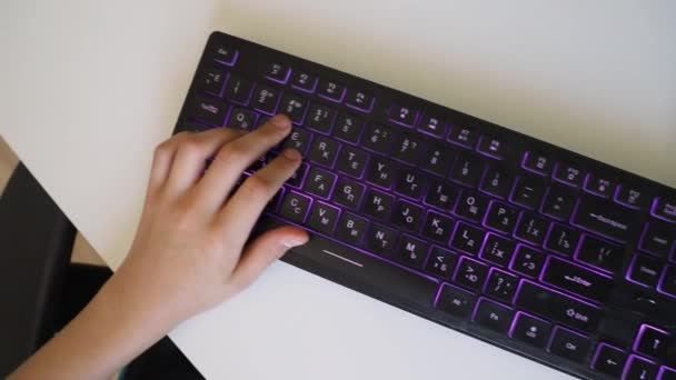 Hands on glowing keyboard mouse — Stock Video