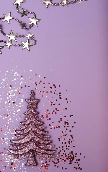 Крістмаса плоска ялинкова іграшка та різдвяна гірлянда — стокове фото