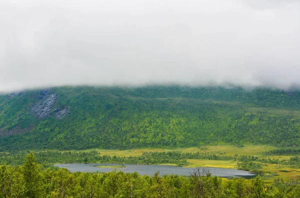 Pohled z hory na jezero v Norsku — Stock fotografie