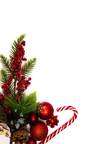 Рождественская елка и рождественские игрушки — стоковое фото