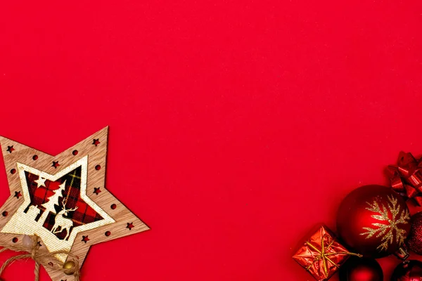 Christmass flatlay brinquedos de árvore de Natal e decoração de estrela de Natal — Fotografia de Stock