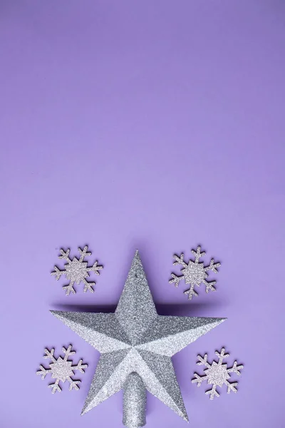 Christmass flatlay christmas silver star decor and wooden silver snowflakes — Stock Photo, Image