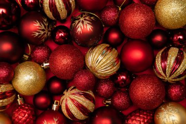 Noel ağacı Noel ağacı kırmızı renkli oyuncaklar