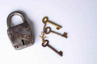 Üç tuşlu klasik kilit