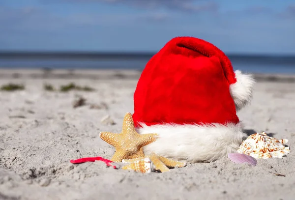 Fundo Natal Chapéu Papai Noel Praia Com Starfish Christmas Cartão — Fotografia de Stock