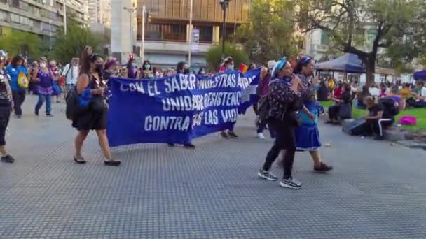 Женщины Мапуче Идут Женский День Марта Сантьяго Чили Марта 2022 — стоковое видео