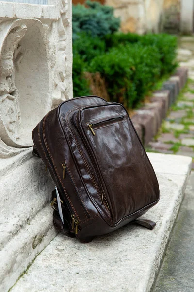 Brown leather backpack on the snone monument — Stock Photo, Image