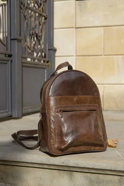 Brown leather backpack on the snone monument — Stock Photo, Image